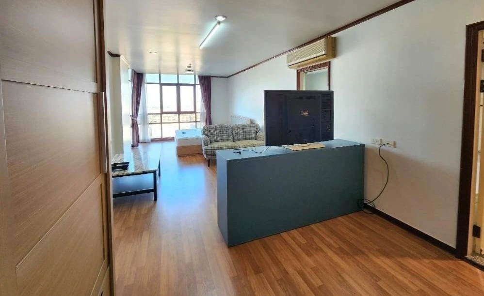For sale/rent: Lumpini Place Pinklao Condo. Beautiful, fully furnished, great value! Book/buy now!!