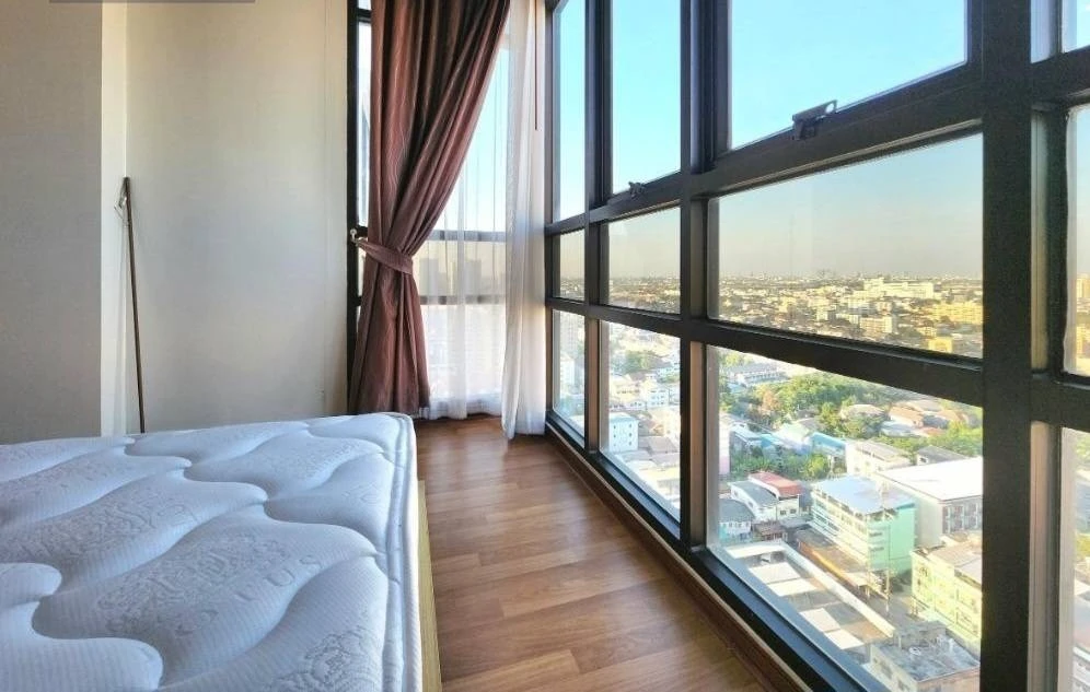 For sale/rent: Lumpini Place Pinklao Condo. Beautiful, fully furnished, great value! Book/buy now!!