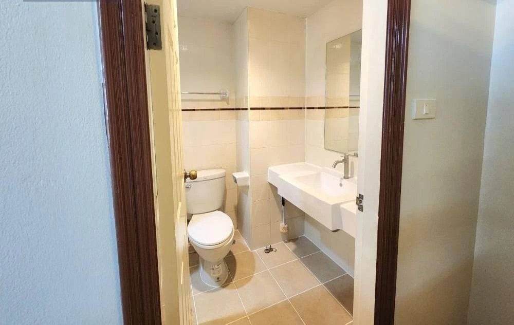 For sale/rent: Lumpini Place Pinklao Condo. Beautiful, fully furnished, great value! Book/buy now!!