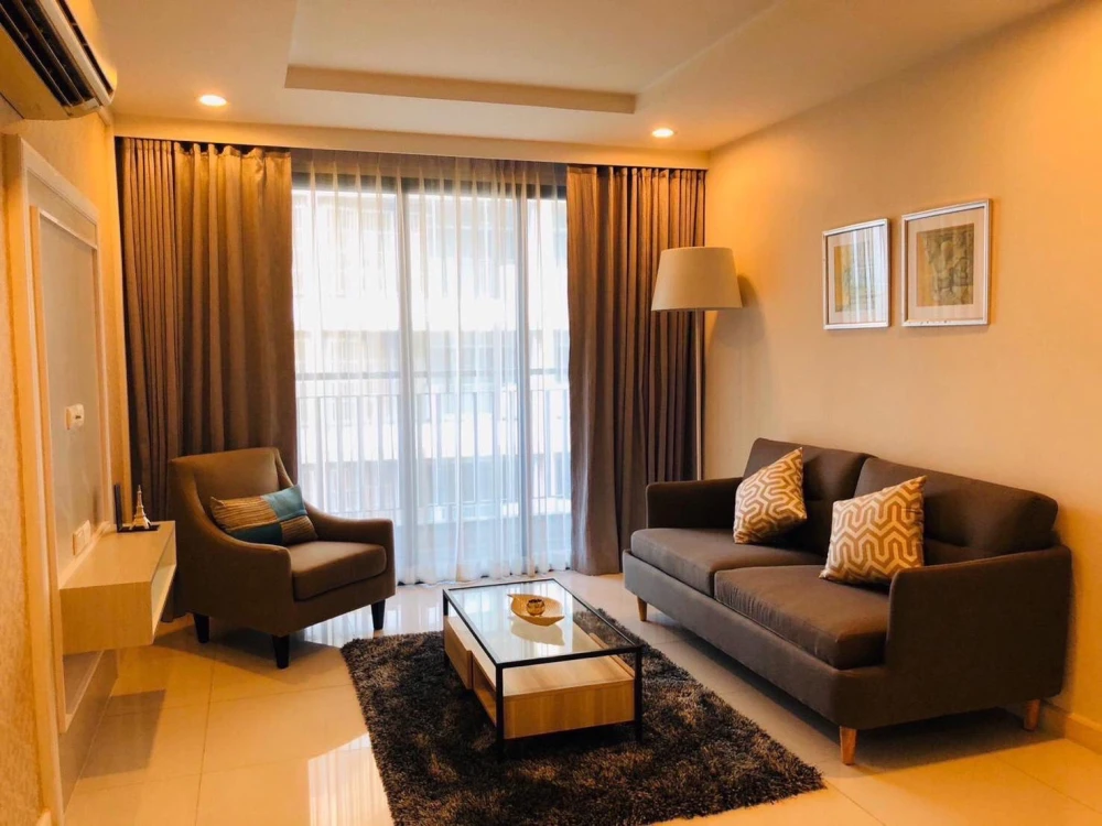 For sale/rent: Vogue Sukhumvit 31 Condo. Spacious and comfortable unit, perfect for families. Book now!