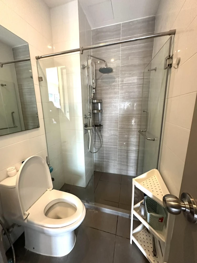 For sale/rent: Knightsbridge Prime On Nut Condo. Beautiful unit, ready to move in. Buy/Reserve now!!