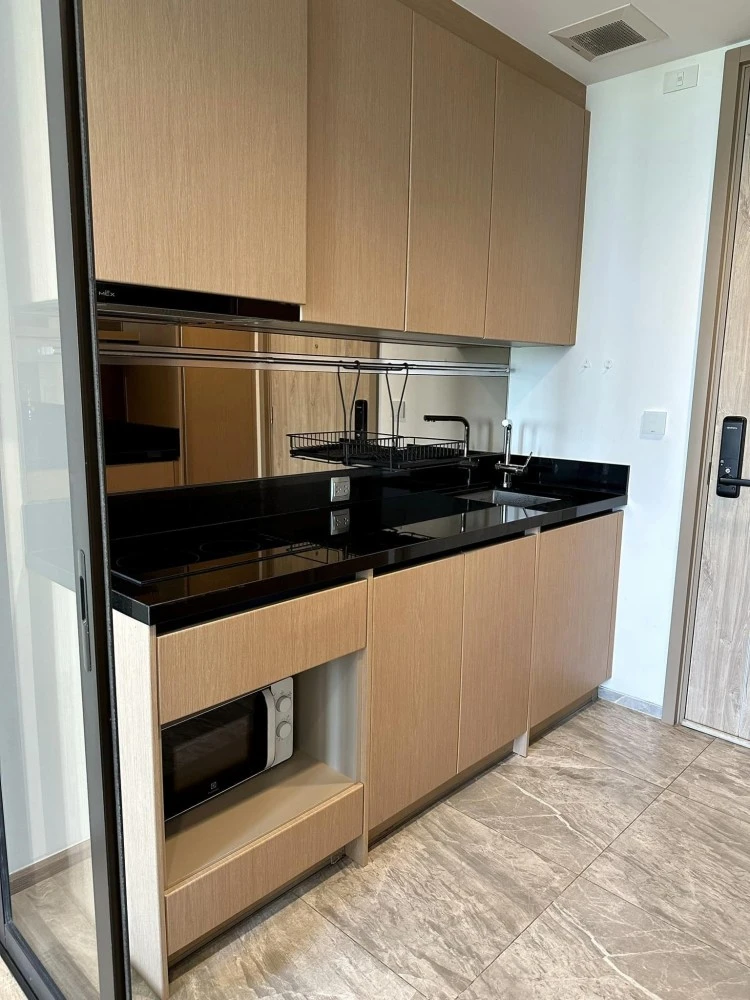 For sale and rent Kawa House On Nut 77, room ready to move in. Good furniture Complete with a very comfortable sofa, don't miss it.