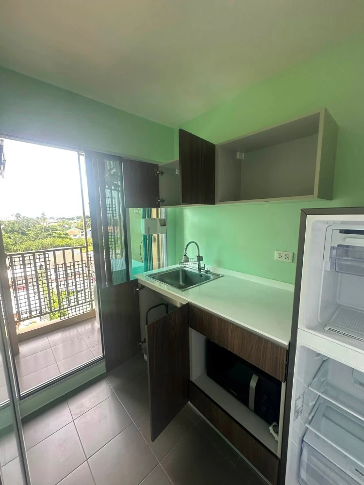 For sale and rent, D Condo Charan-Bang Khun Non. The room is ready to move in. Good electrical appliances Don't just look, hurry and reserve now.