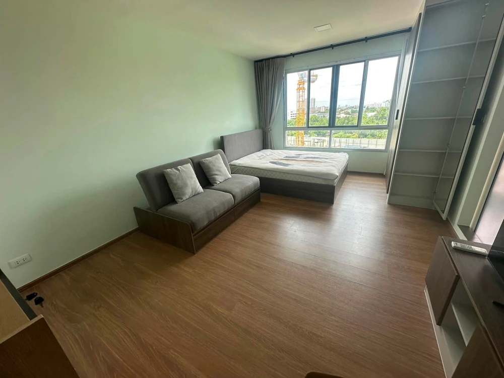 For sale and rent, D Condo Charan-Bang Khun Non. The room is ready to move in. Good electrical appliances Don't just look, hurry and reserve now.