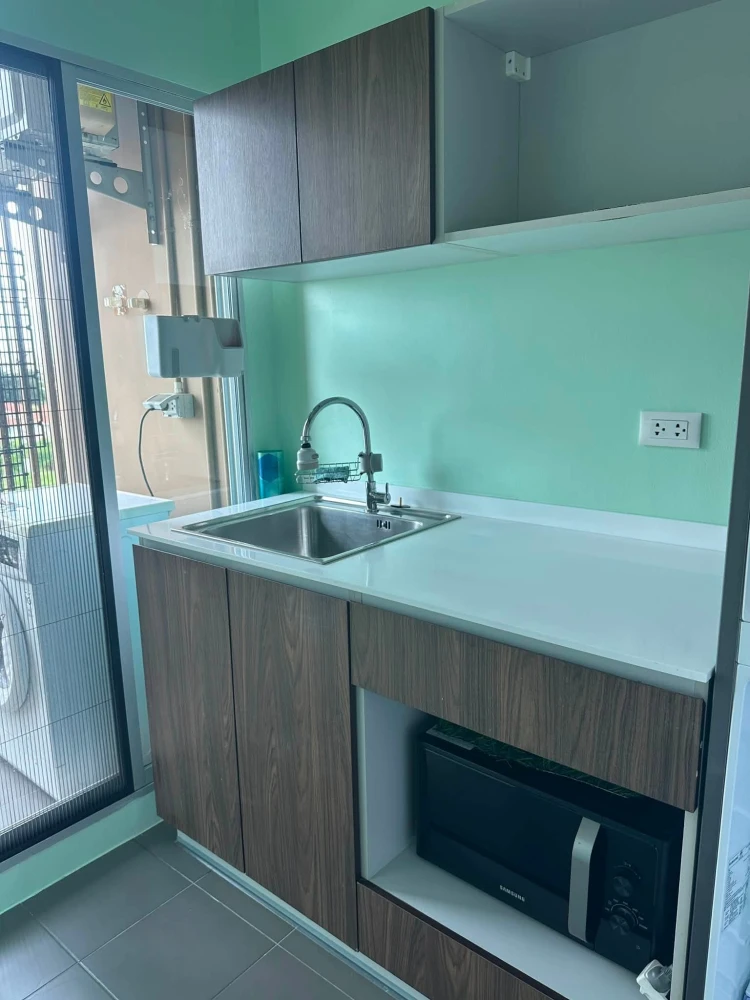 For sale and rent, D Condo Charan-Bang Khun Non. The room is ready to move in. Good electrical appliances Don't just look, hurry and reserve now.