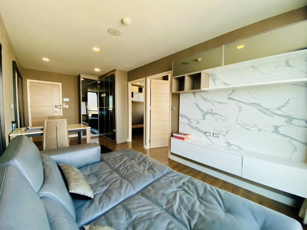 Urgent sale for rent, Esta Bliss Condo, 2 bedrooms, 1 bathroom, 6th floor, decorated room, ready to move in. Well built, don't miss it.