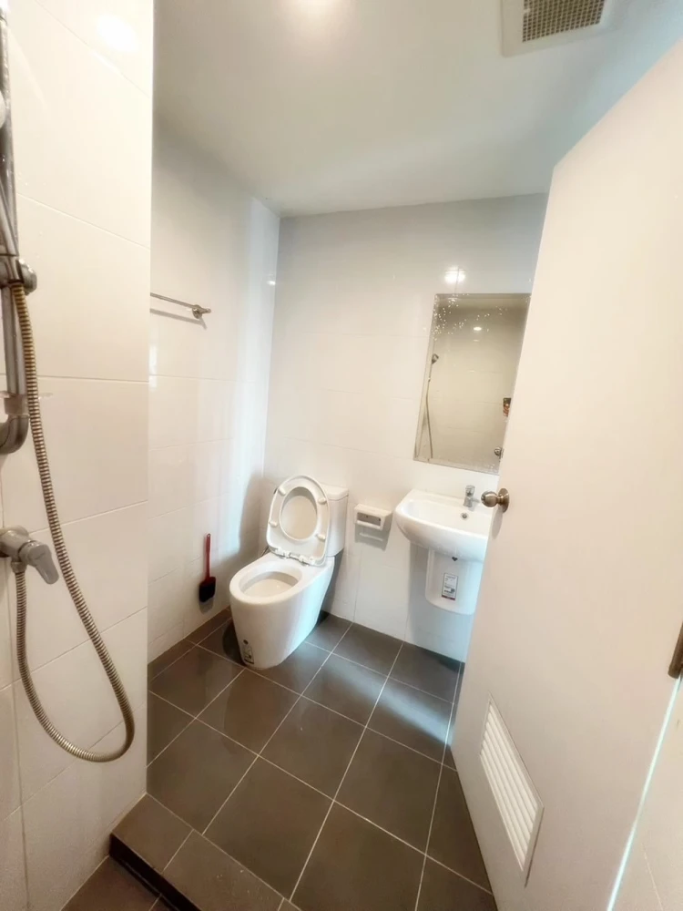 For sale and rent, Niche ID Phetkasem-Bang Khae. The room is divided into proportions. Good grade electrical appliances Don't postpone it, reserve now