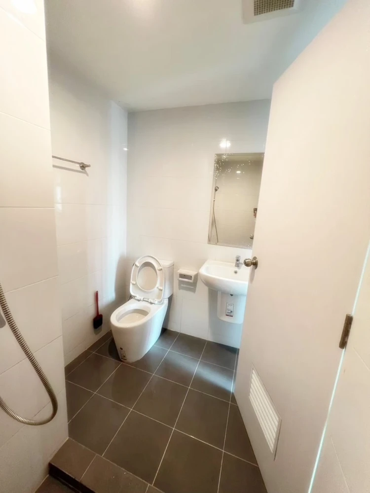 For sale and rent, Niche ID Phetkasem-Bang Khae. The room is divided into proportions. Good grade electrical appliances Don't postpone it, reserve now