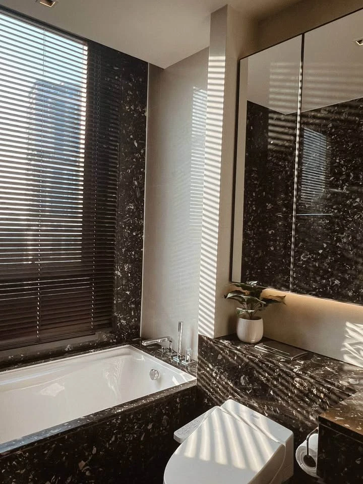 For sale/rent Beatniq Sukhumvit 32, spacious room, comfortable, well-built-in, hurry and book before you miss out!!