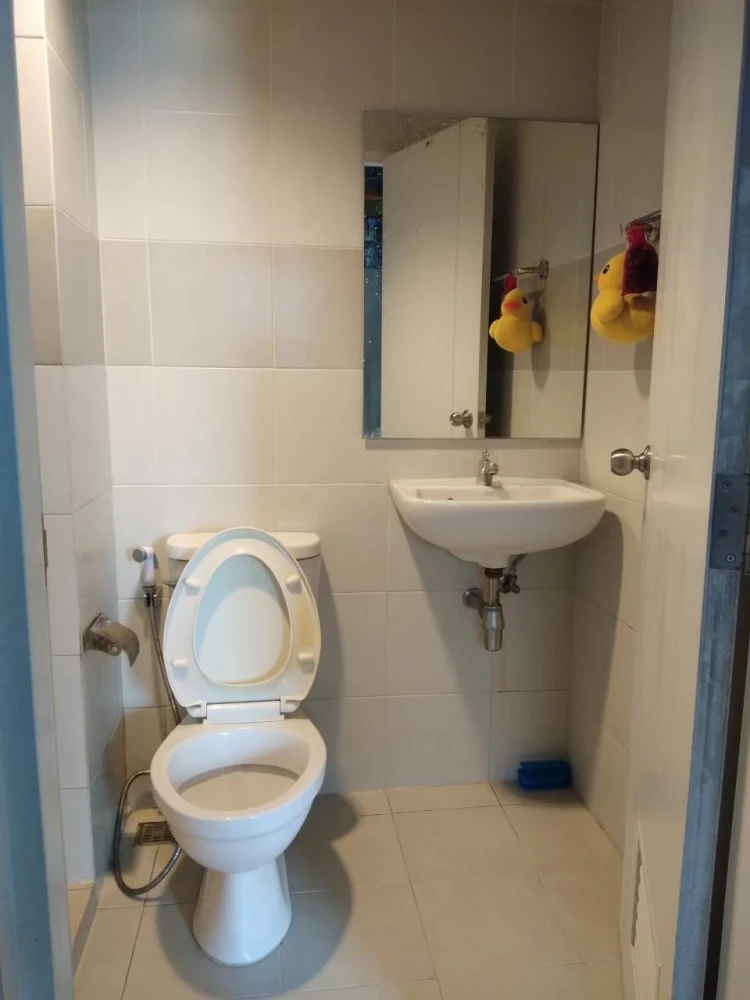 For sale/rent: Plum Condo Samakee. Nice unit, fully furnished, affordable price. Book now!