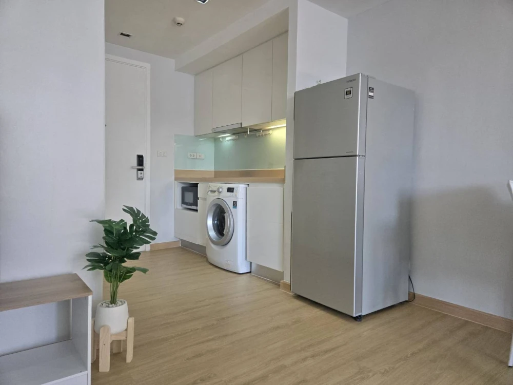 For sale and rent, Formosa Lat Phrao 7, room decorated in minimalist tones, very minimalist, good furniture. Minimalists, reserve now.
