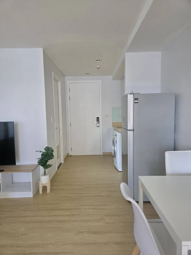 For sale and rent, Formosa Lat Phrao 7, room decorated in minimalist tones, very minimalist, good furniture. Minimalists, reserve now.