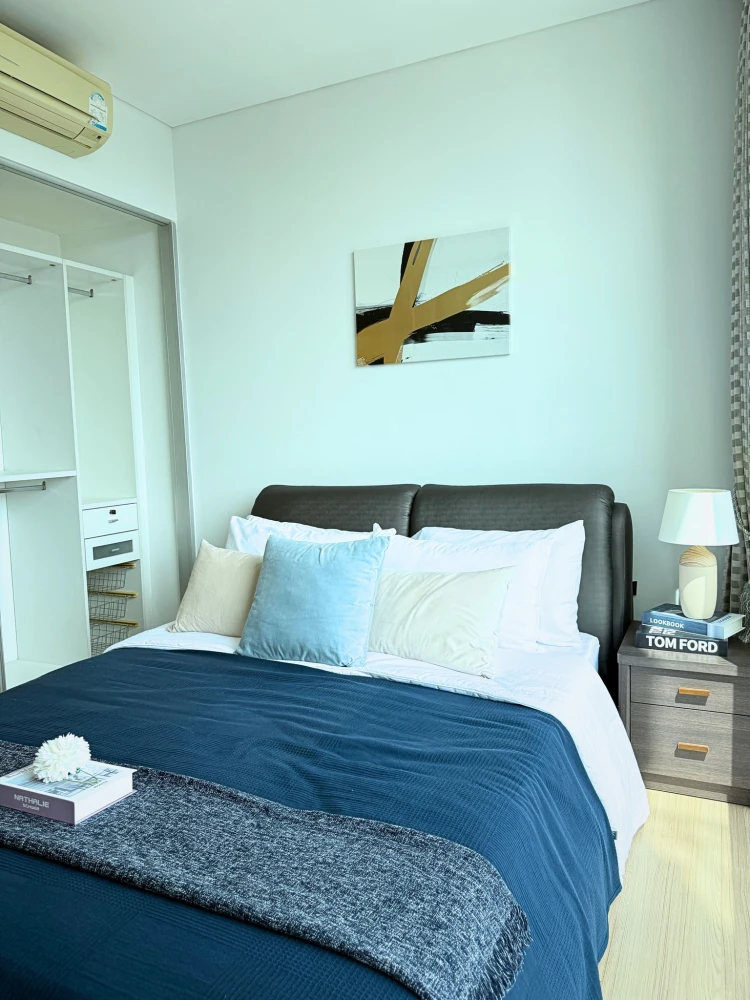 For sale or rent, Fullerton Sukhumvit, high floor, spacious room, plenty of usable space. Don't postpone it. It's good like this. Book now.