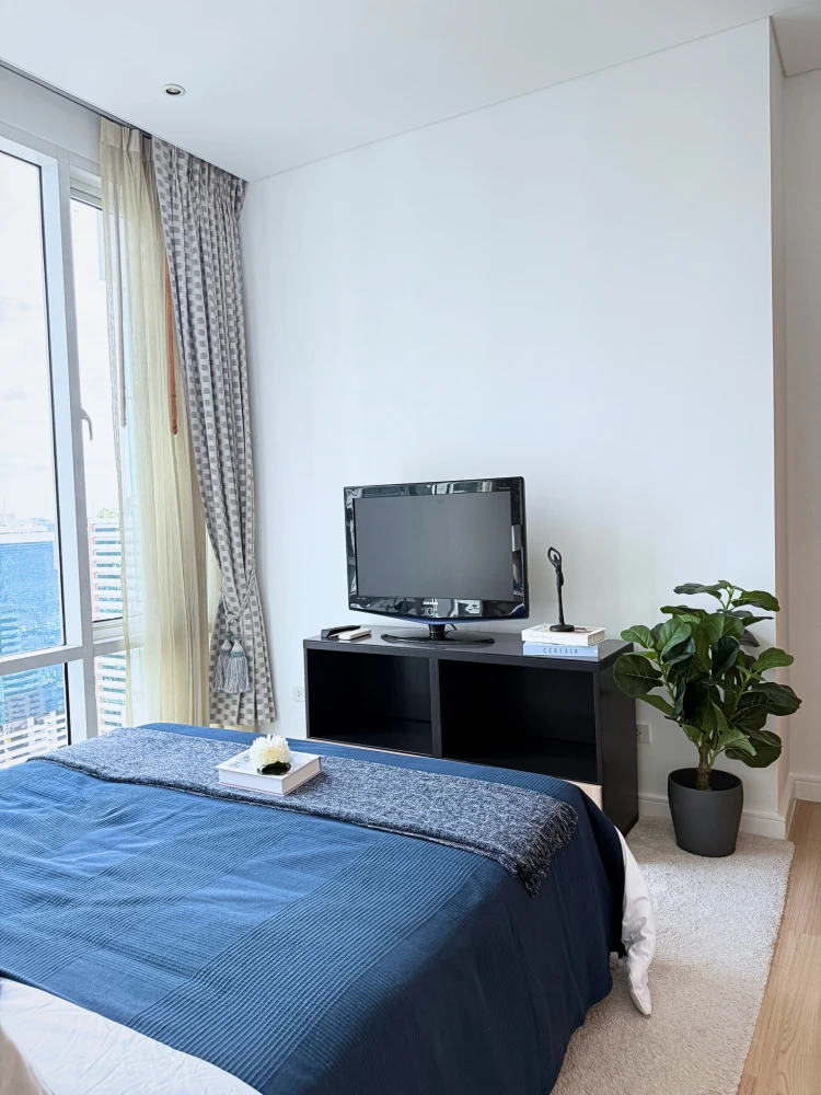 For sale or rent, Fullerton Sukhumvit, high floor, spacious room, plenty of usable space. Don't postpone it. It's good like this. Book now.