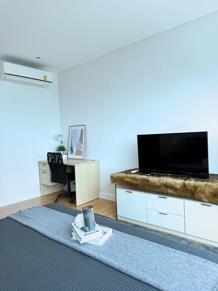 For sale or rent, Fullerton Sukhumvit, high floor, spacious room, plenty of usable space. Don't postpone it. It's good like this. Book now.