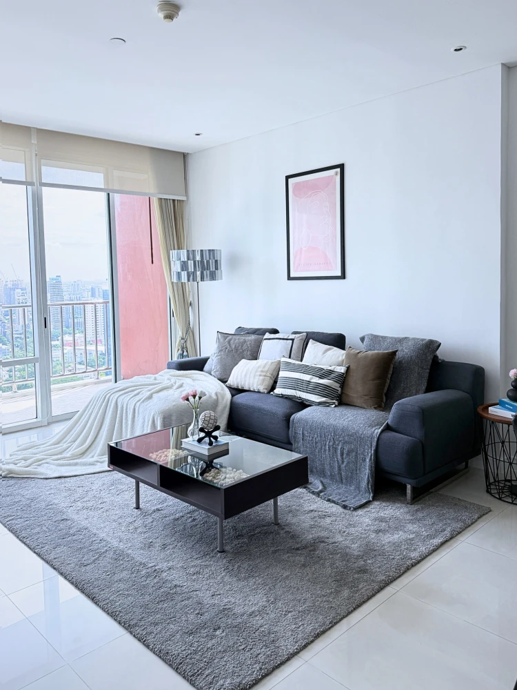 For sale or rent, Fullerton Sukhumvit, high floor, spacious room, plenty of usable space. Don't postpone it. It's good like this. Book now.