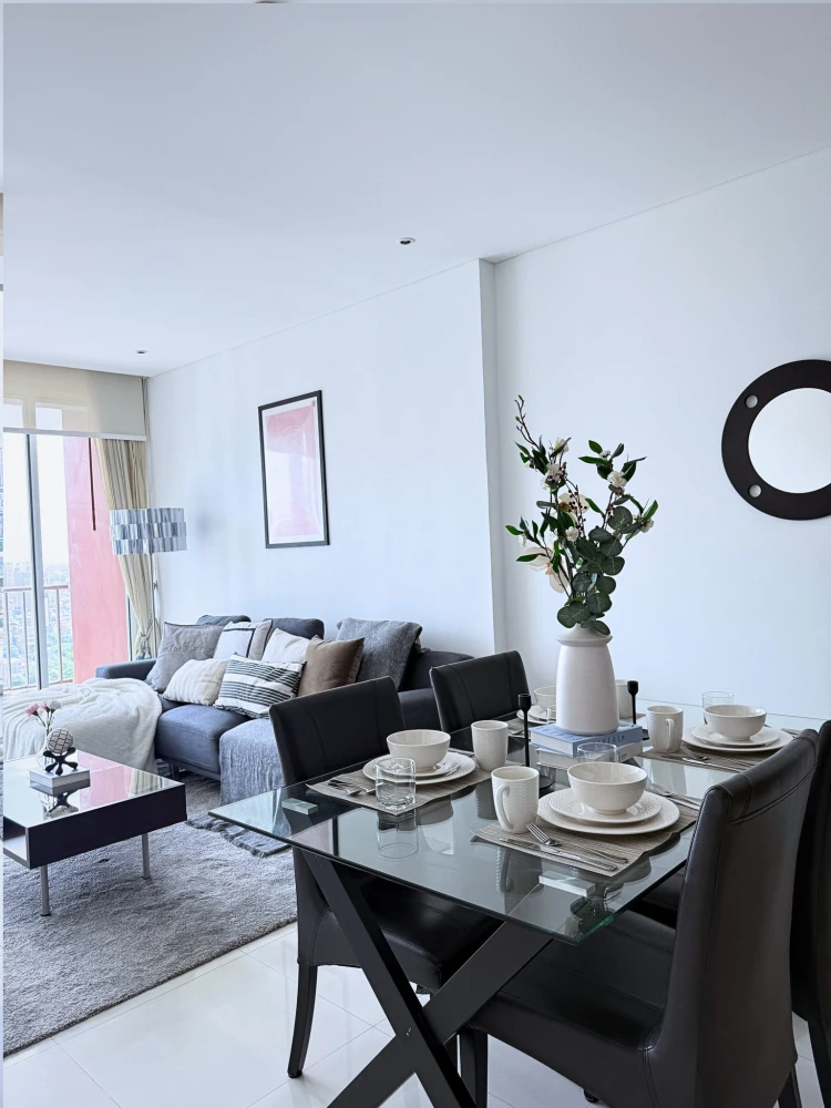 For sale or rent, Fullerton Sukhumvit, high floor, spacious room, plenty of usable space. Don't postpone it. It's good like this. Book now.