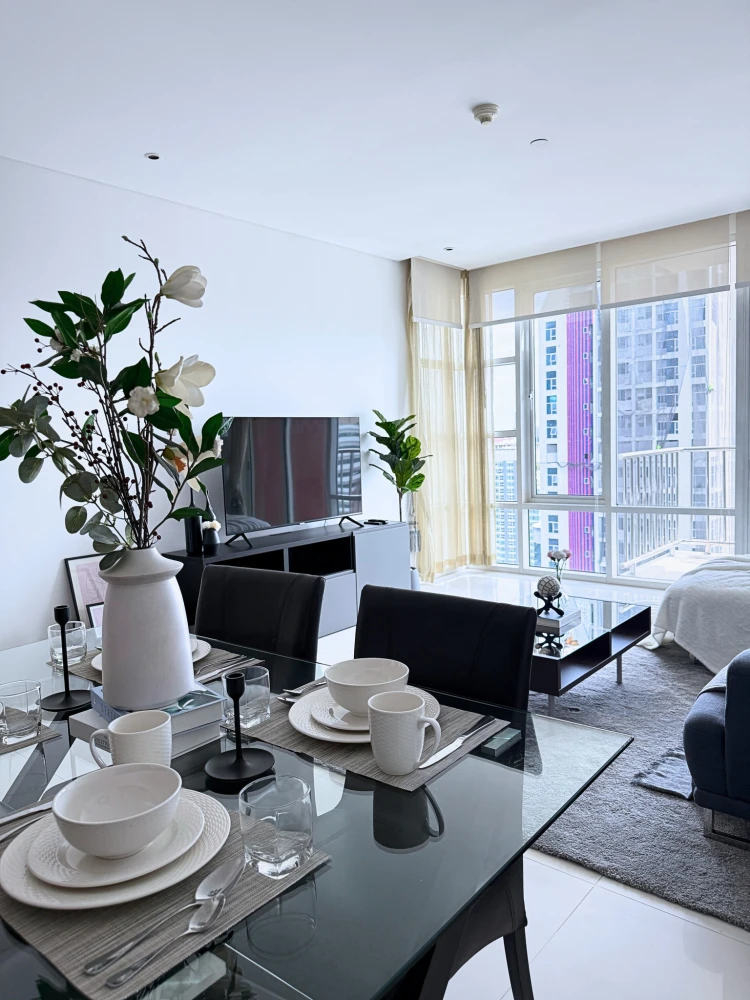 For sale or rent, Fullerton Sukhumvit, high floor, spacious room, plenty of usable space. Don't postpone it. It's good like this. Book now.