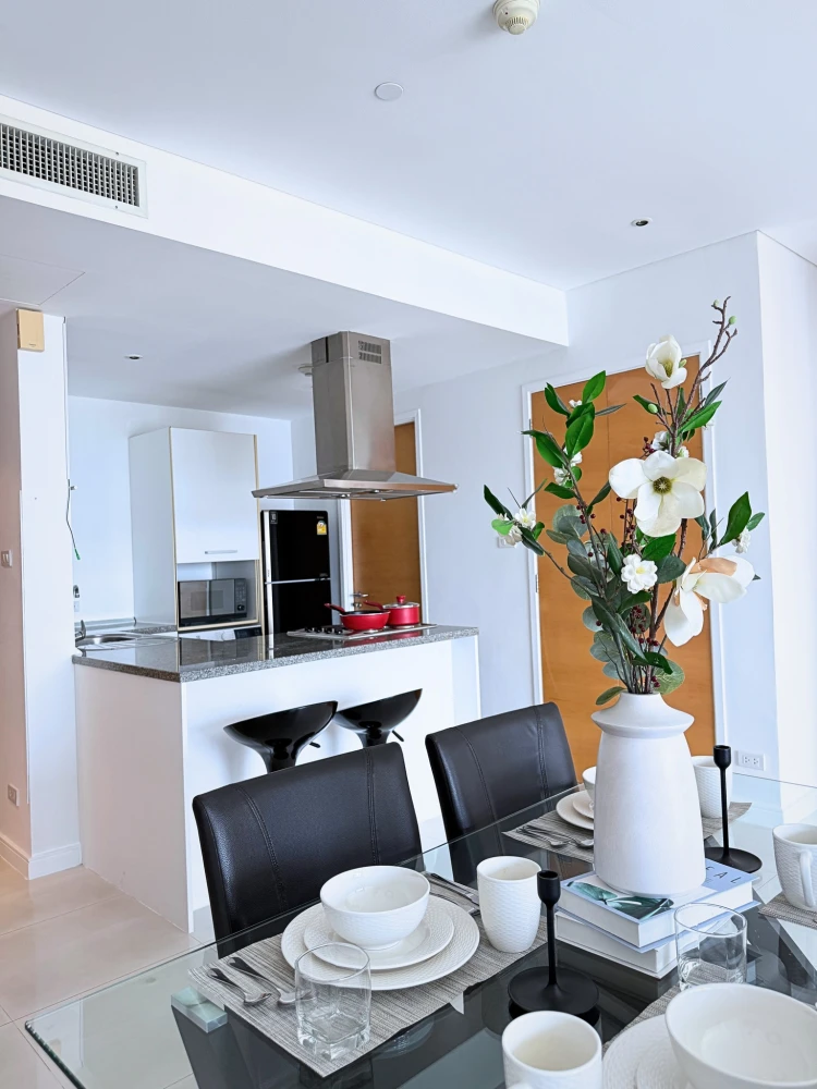 For sale or rent, Fullerton Sukhumvit, high floor, spacious room, plenty of usable space. Don't postpone it. It's good like this. Book now.