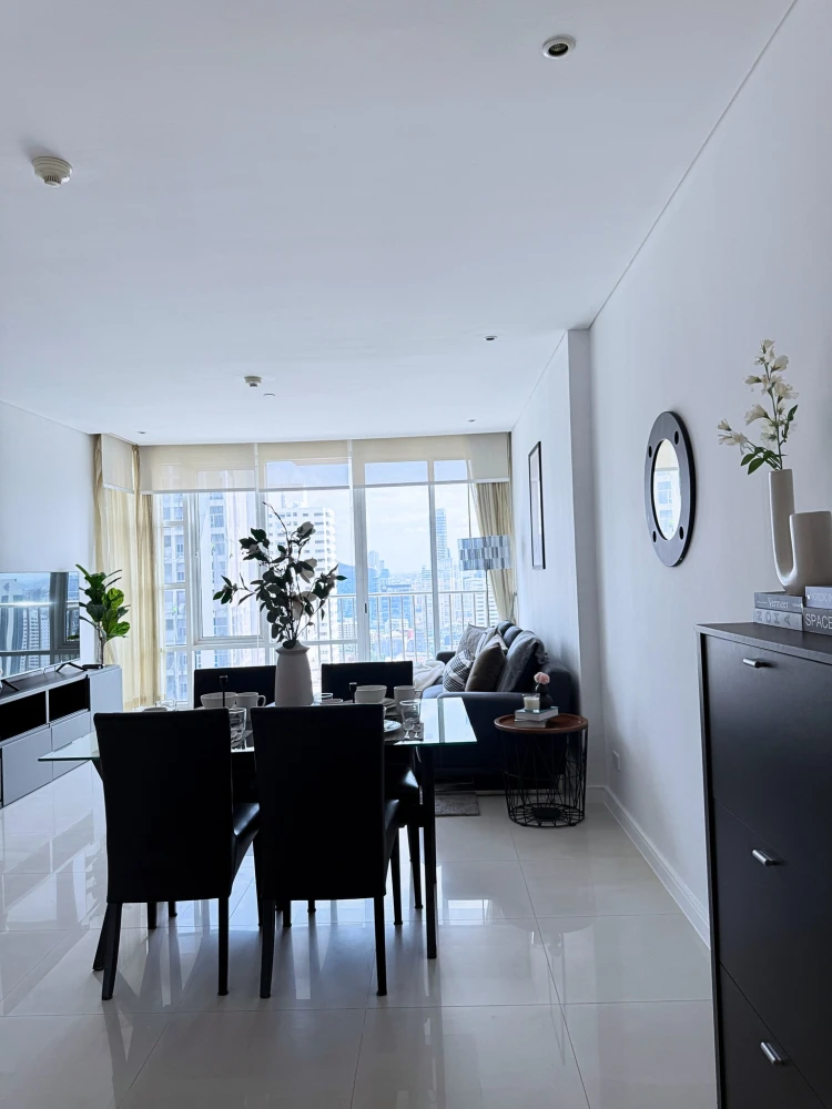 For sale or rent, Fullerton Sukhumvit, high floor, spacious room, plenty of usable space. Don't postpone it. It's good like this. Book now.