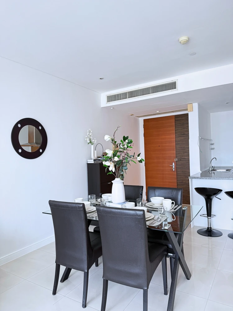 For sale or rent, Fullerton Sukhumvit, high floor, spacious room, plenty of usable space. Don't postpone it. It's good like this. Book now.