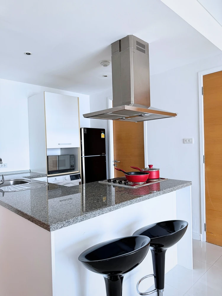 For sale or rent, Fullerton Sukhumvit, high floor, spacious room, plenty of usable space. Don't postpone it. It's good like this. Book now.
