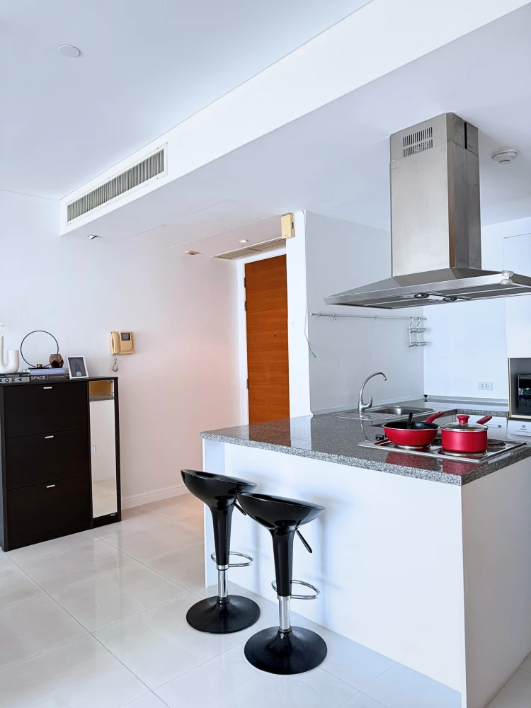 For sale or rent, Fullerton Sukhumvit, high floor, spacious room, plenty of usable space. Don't postpone it. It's good like this. Book now.