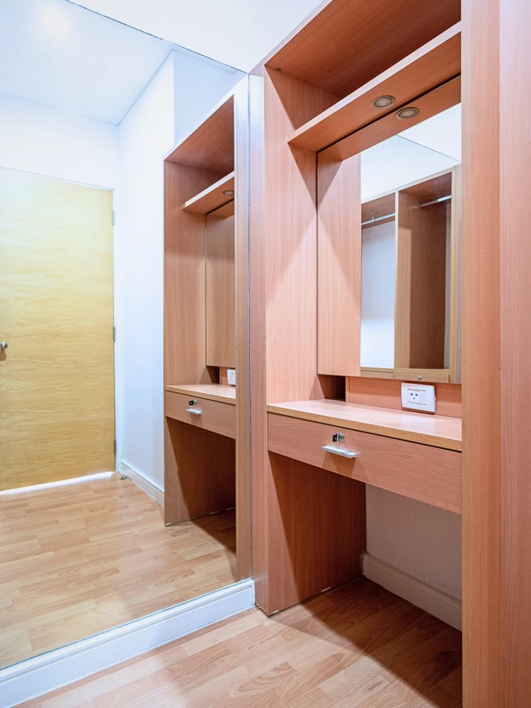 For sale or rent, Fullerton Sukhumvit, high floor, spacious room, plenty of usable space. Don't postpone it. It's good like this. Book now.