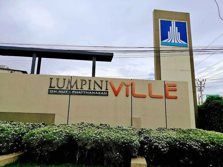 For sale/rent: Lumpini Ville Onnut-Pattanakarn. Nice unit, lower floor, easy access. Book now!