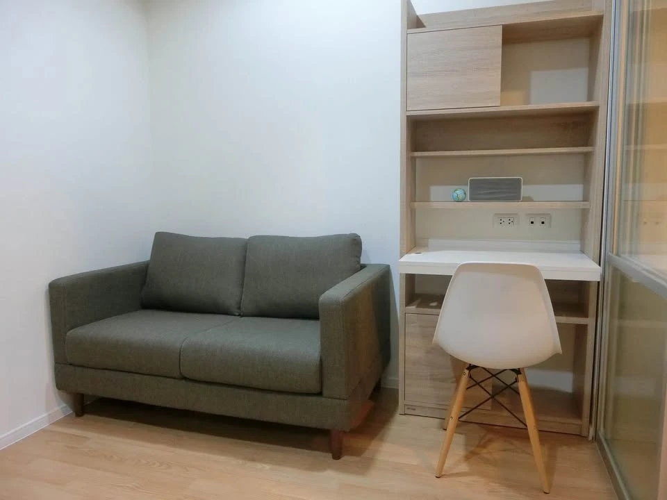 For sale/rent: Lumpini Ville Onnut-Pattanakarn. Nice unit, lower floor, easy access. Book now!
