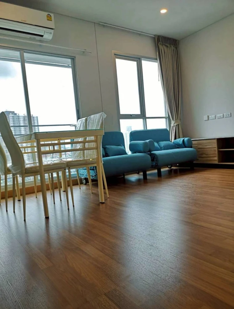 For sale/rent: Lumpini Place Ratchada-Sathu, high floor unit, very livable, fully furnished, beautiful city view. Book now!
