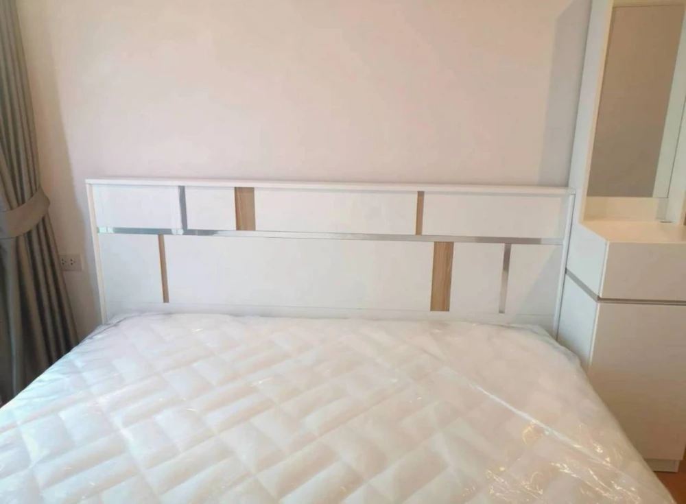 For sale/rent: Lumpini Place Ratchada-Sathu, high floor unit, very livable, fully furnished, beautiful city view. Book now!