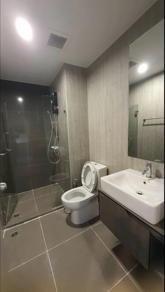 For sale/rent: The Parkland Phetkasem 56, 6th floor, Building C, quiet, empty room, airy, open. If interested, hurry and reserve now.