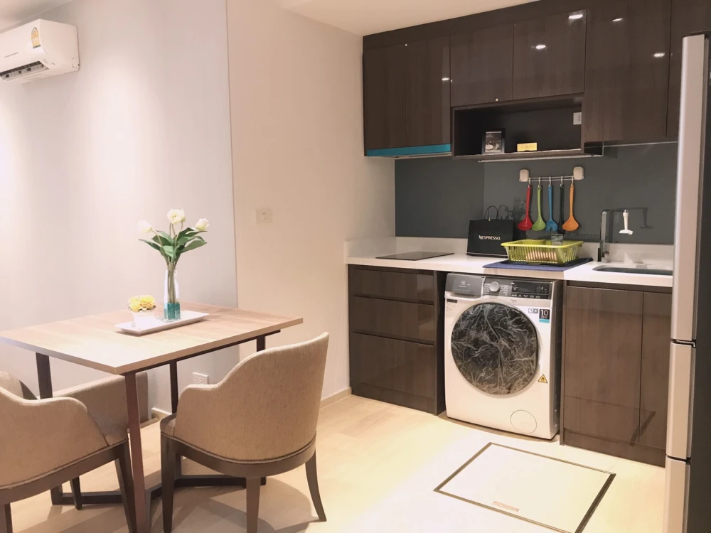 For sale/rent urgently!! Condo Runesu Thonglor 5, 2nd floor, beautiful room, fully furnished, ready to move in, good price, don't miss it!!