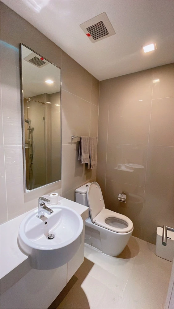 Star View Condo, high floor, built-in furniture, fully furnished + complete amenities. Hurry and book now, don't miss out!