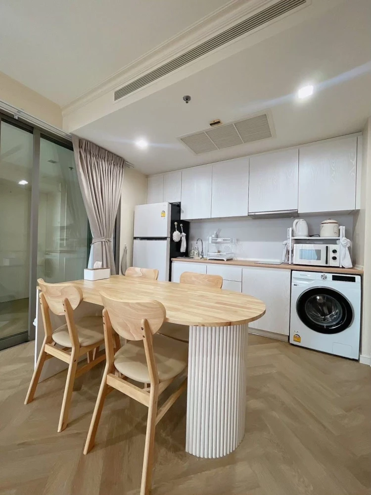 Star View Condo, high floor, built-in furniture, fully furnished + complete amenities. Hurry and book now, don't miss out!