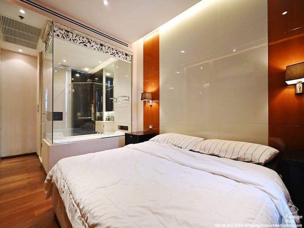 Condo The Address Sukhumvit 28 Near BTS Phrom Phong, convenient travel.