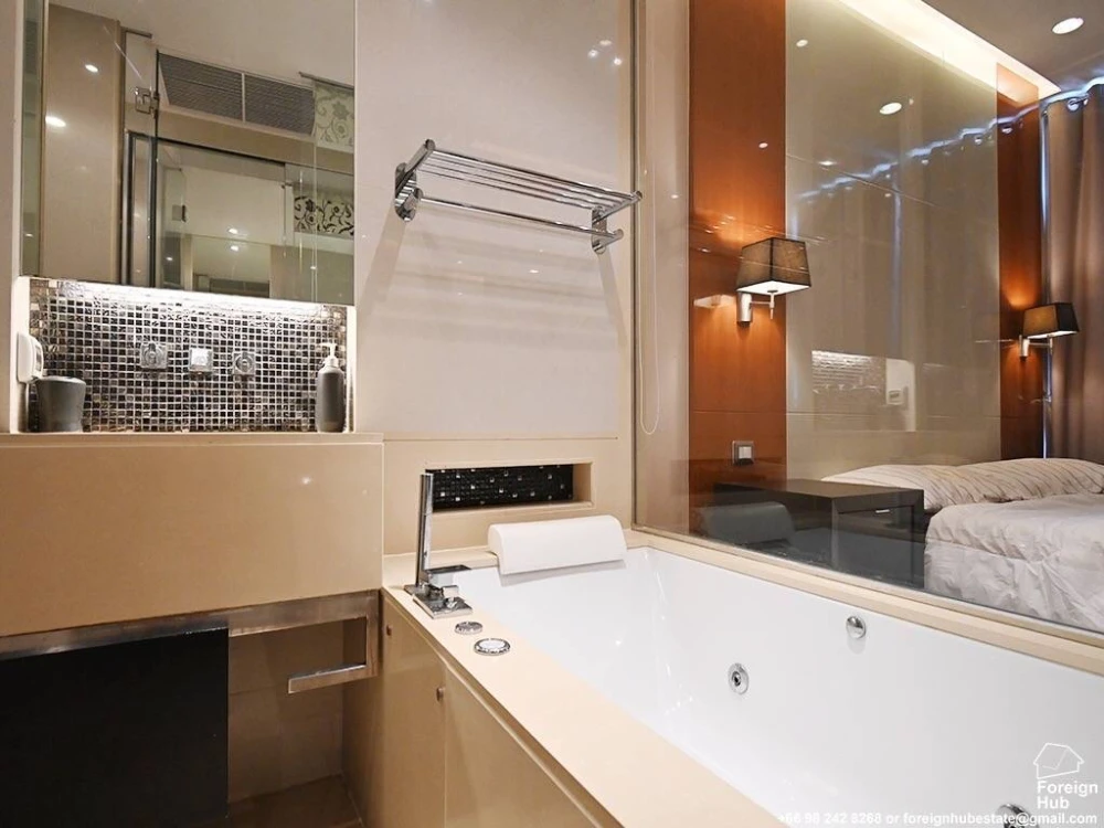 Condo The Address Sukhumvit 28 Near BTS Phrom Phong, convenient travel.