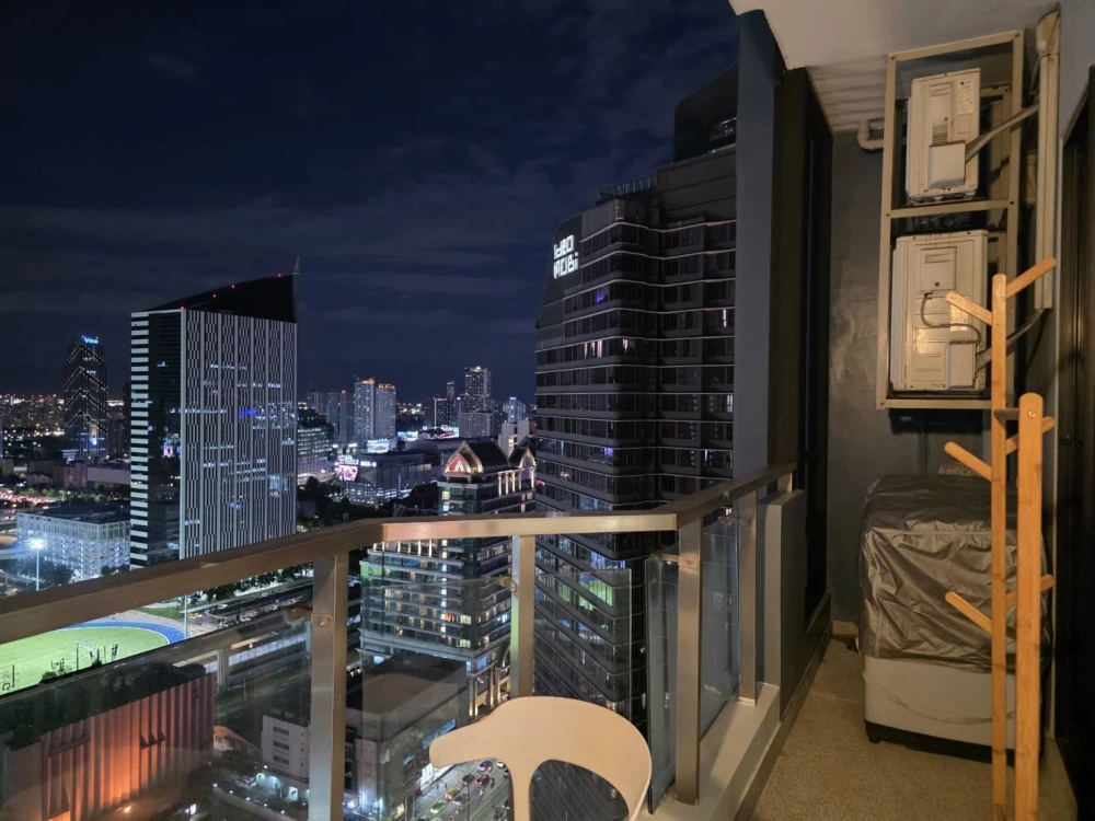 Supalai Premier @ Asoke Condo, New and Beautiful High-Floor Unit with Stunning Open-Air City Views.