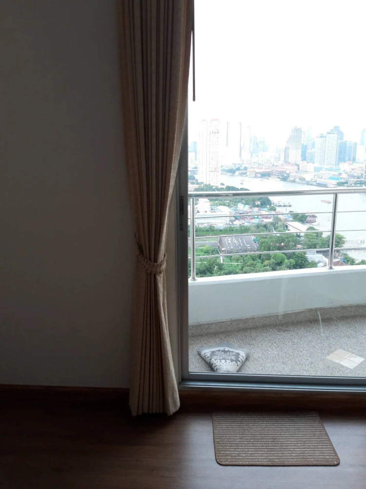 Supalai River Place Condo, high floor unit with Chao Phraya River view. Spacious and comfortable. Book now!