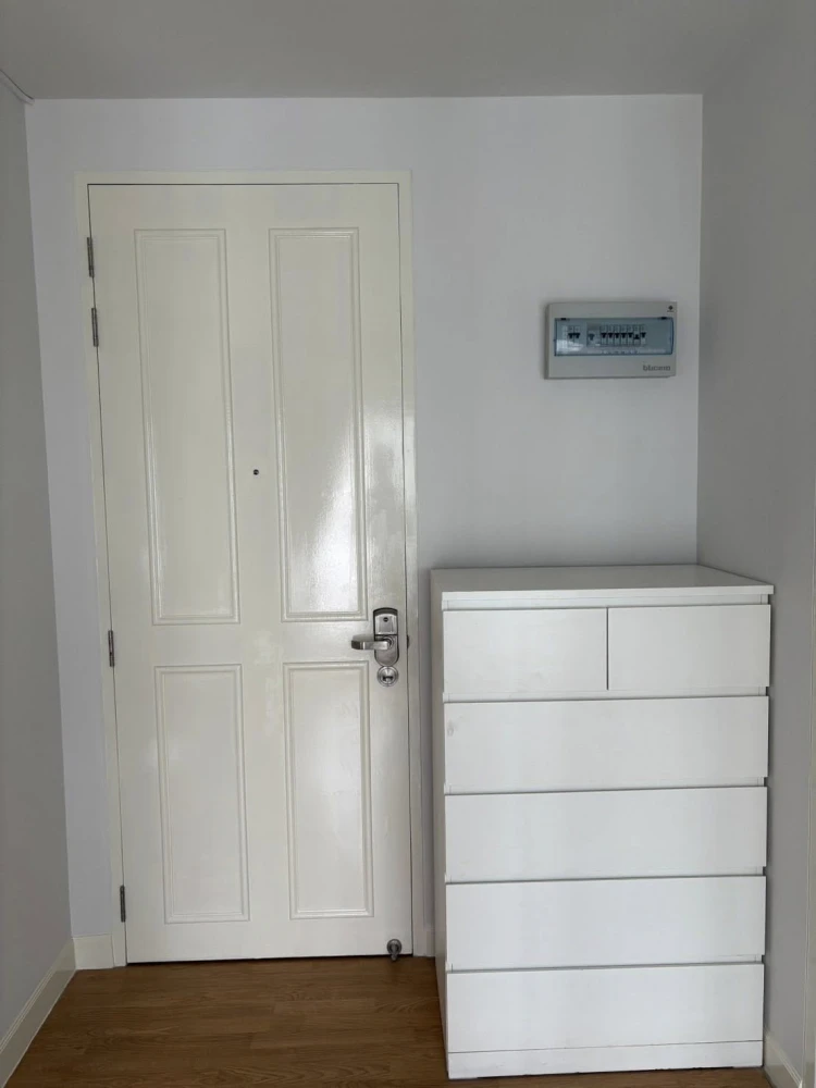 The Parkland Grand Taksin Condo is suitable for both living and investing. It is very easy to rent out.