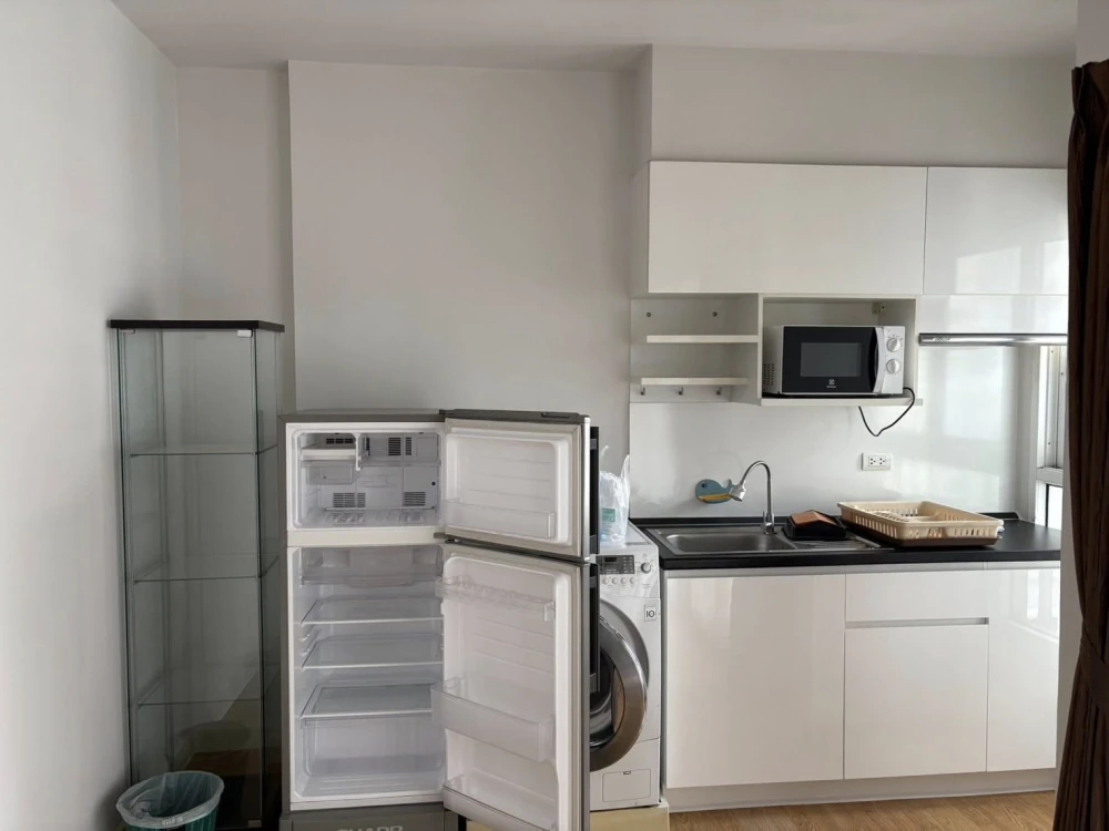 The Parkland Grand Taksin Condo is suitable for both living and investing. It is very easy to rent out.