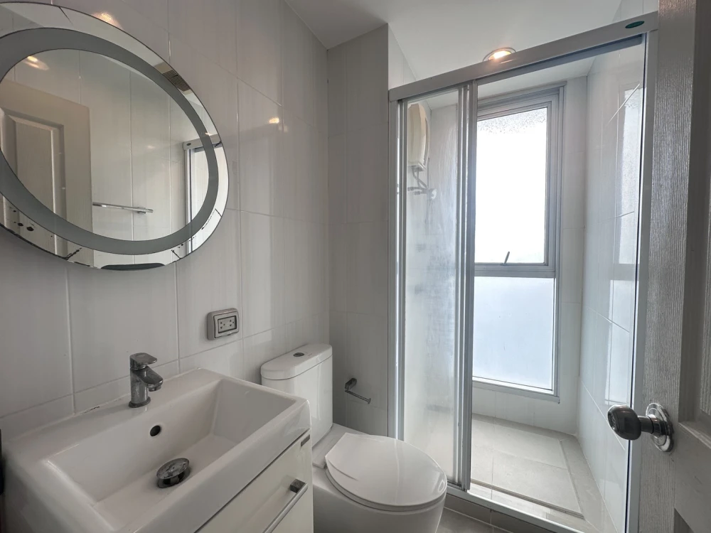 Condo Life @ Ladprao 18, beautiful room, great view facing north, very livable!!!