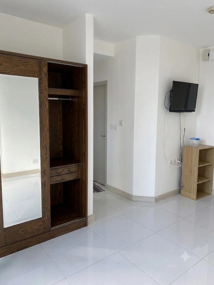 Don't wait! Transform your life and enjoy greater convenience in the city at Ideo Mobi Sathorn Condo.