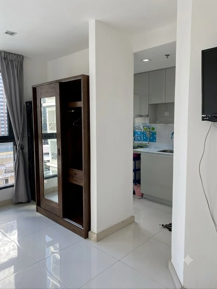 Don't wait! Transform your life and enjoy greater convenience in the city at Ideo Mobi Sathorn Condo.