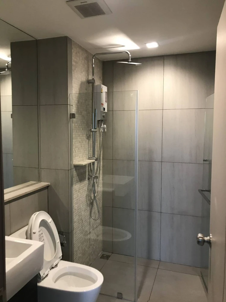 Condo The Politan Rive for rent, room size 30.55 sqm, high floor, great view, built inn, full, don't wait.
