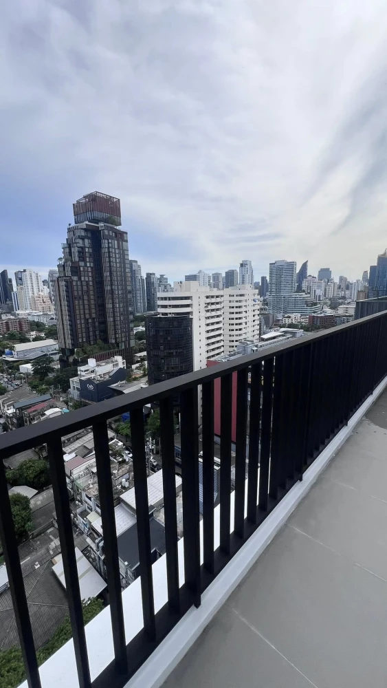 Condo for sale or rent: M Thonglor 10. Spacious and comfortable unit with efficient use of space on the 19th floor, offering high-floor views. You sho