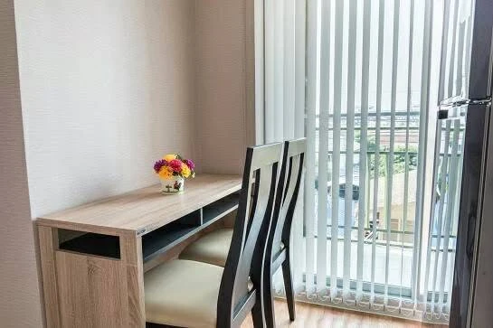 Condo for rent, Lumpini Mix Theparak - Srinakarin. The unit is partitioned into separate, clearly defined zones. Great price! Book now!