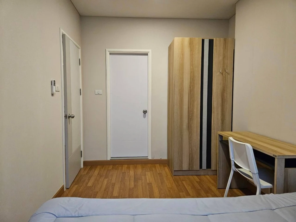 Condo for rent: Lumpini Place Ratchada-Sathu Pradit. Ready to move in. Fully furnished and equipped with appliances. Hurry and reserve now!