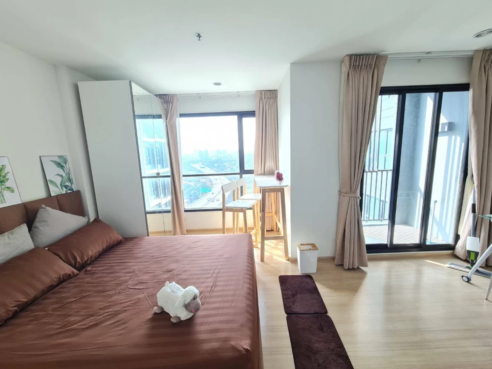 Condo for rent THE BASE Rama 9-Ramkhamhaeng, ready to move in, complete here, just come with your belongings and you can move in.